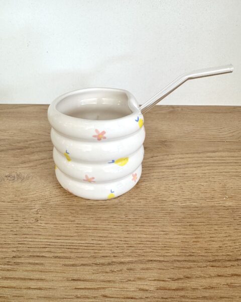 Mug avec paille artisanal en céramique - Fleurs et citrons
